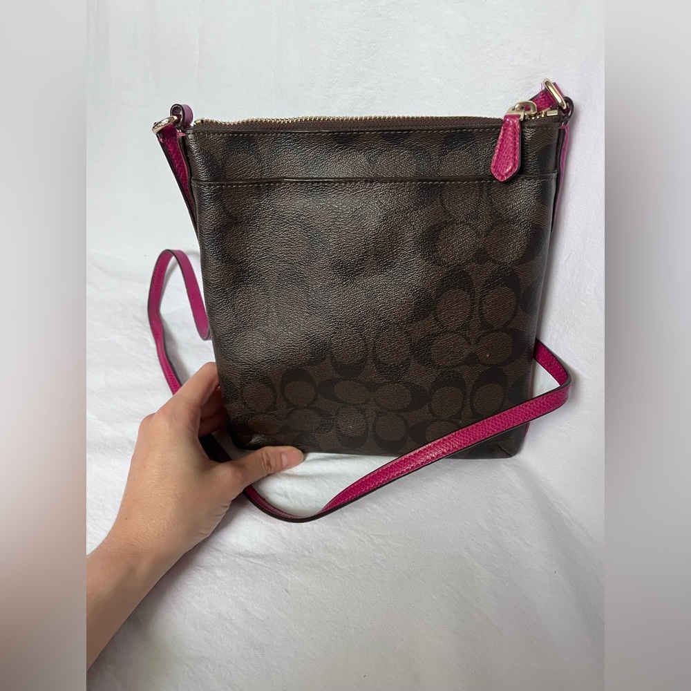 ***SOLD***COACH CROSSBODY BAG in Brown and Fuchsia Leather Messenger Bag Signatu - Picture 7 of 16